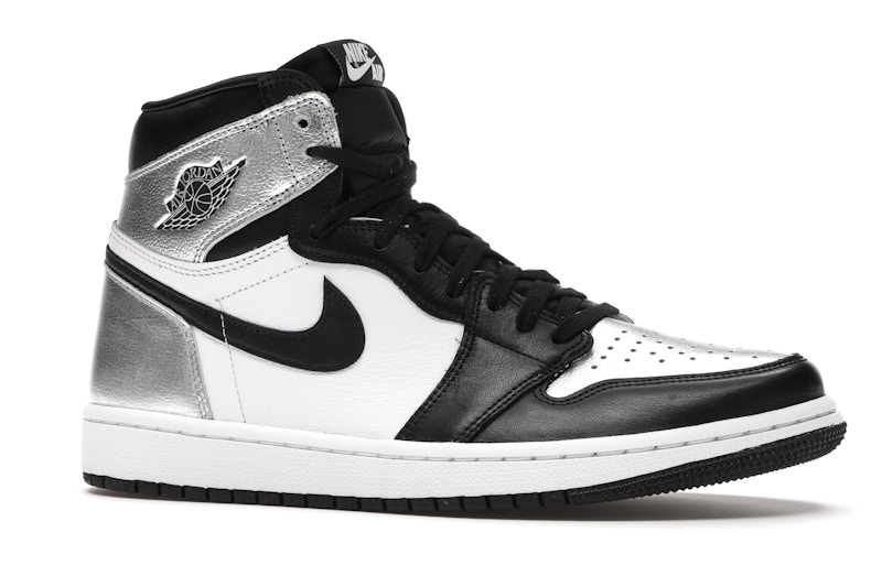 Black jordan retro 1