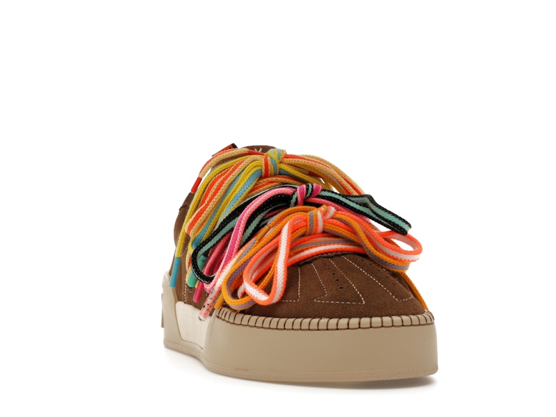 Anta Kai Hélà Brown