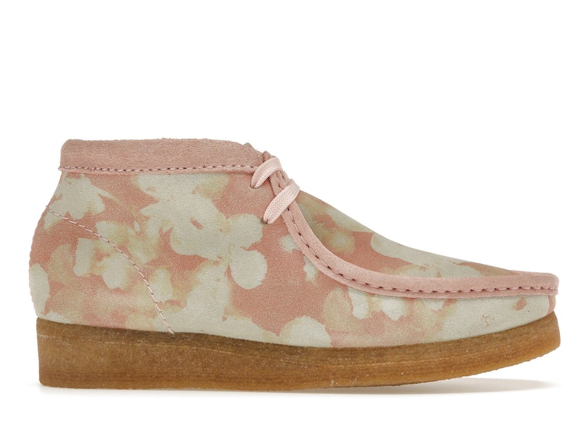 Eksklusiv pige Frastødende Clarks Originals Wallabee Boot Pink Floral (Women's) - 26166096 - US
