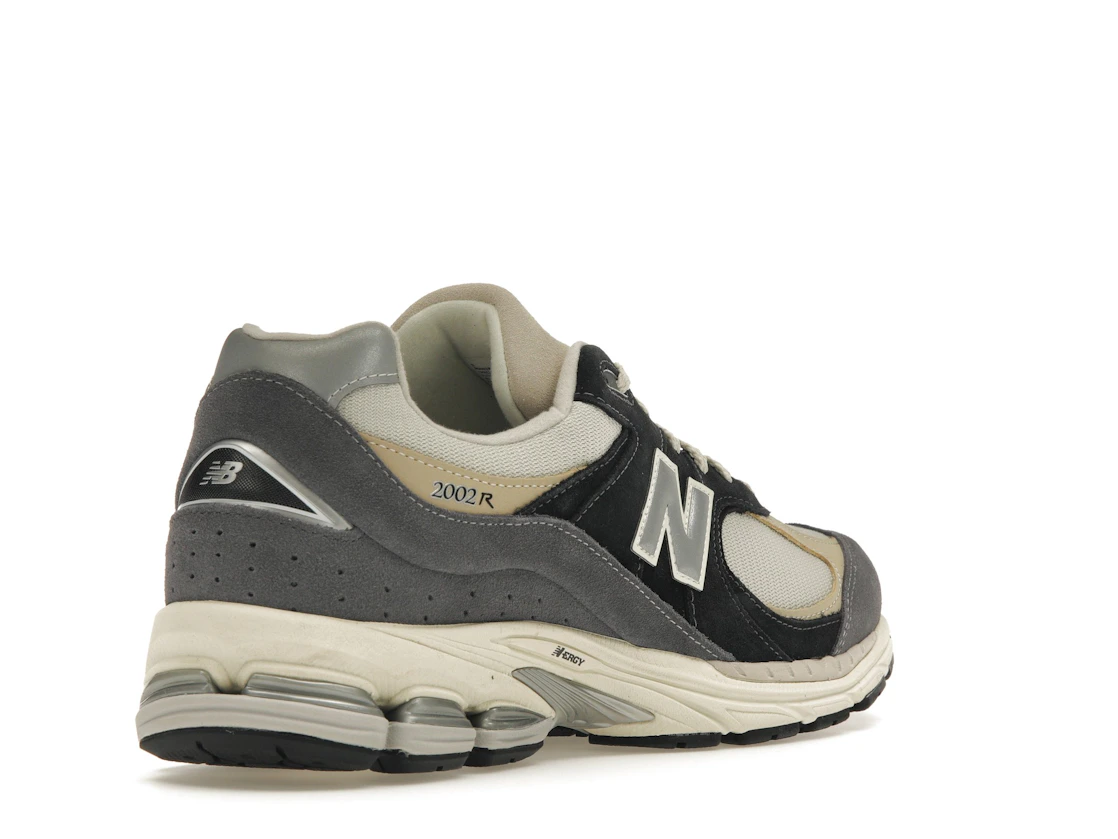 New Balance 2002R Magnet Sandstone