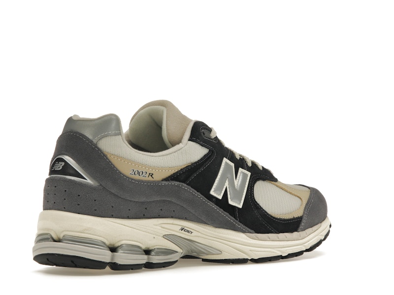 New Balance 2002R Magnet Sandstone