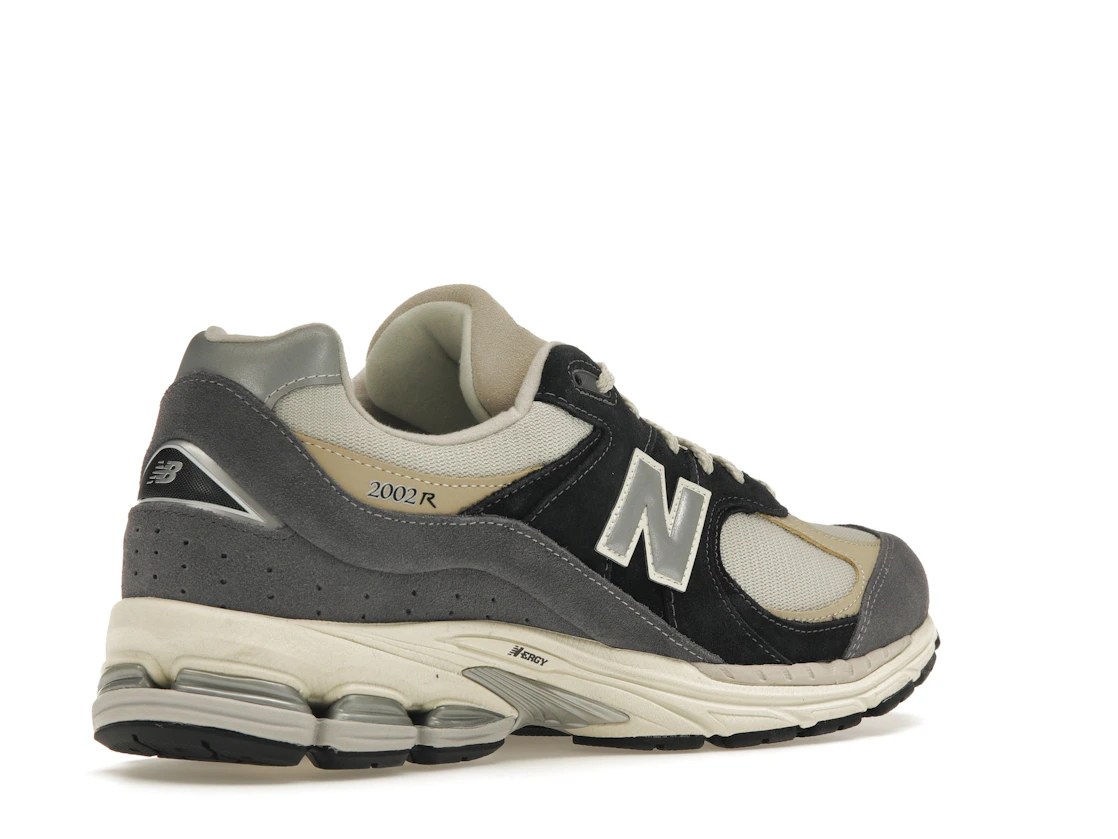 New Balance 2002R Magnet Sandstone