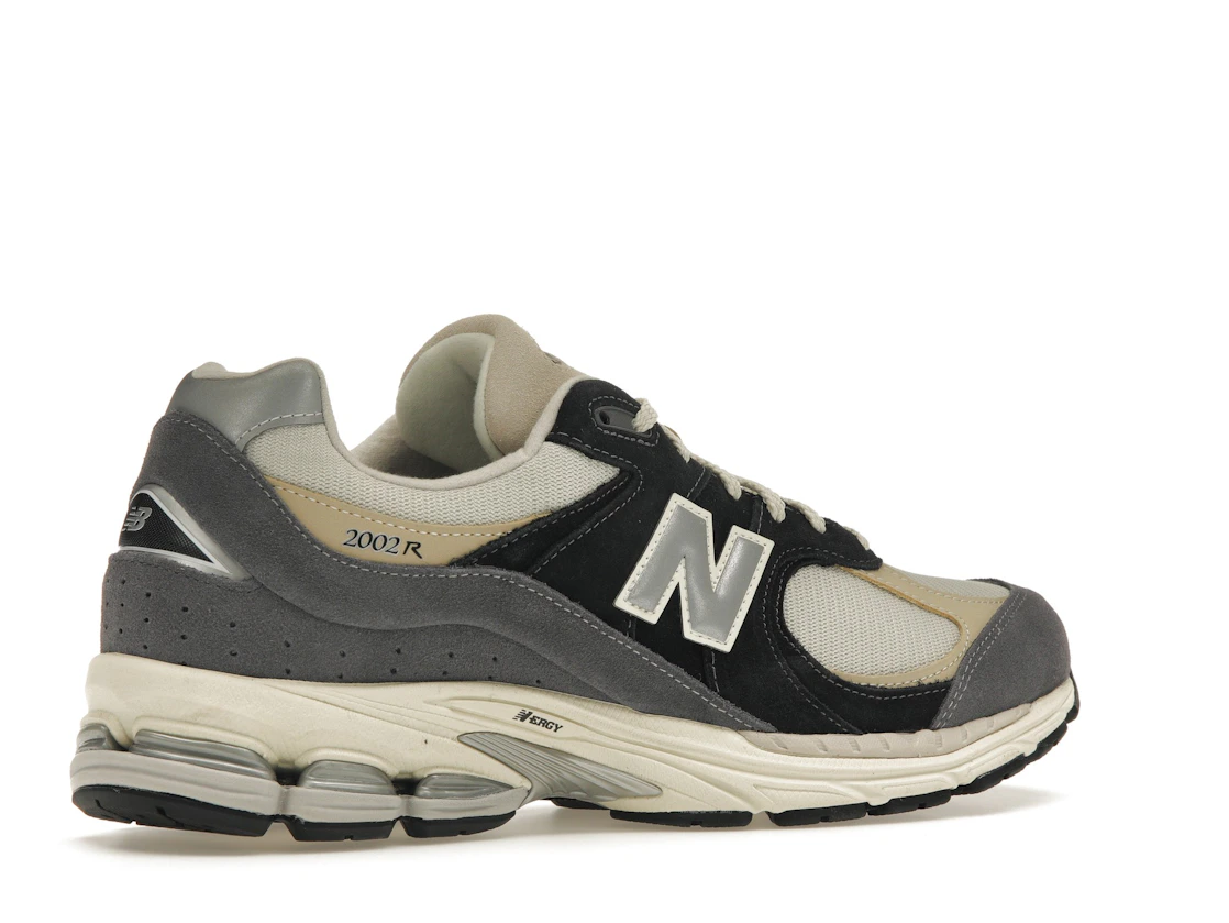 New Balance 2002R Magnet Sandstone