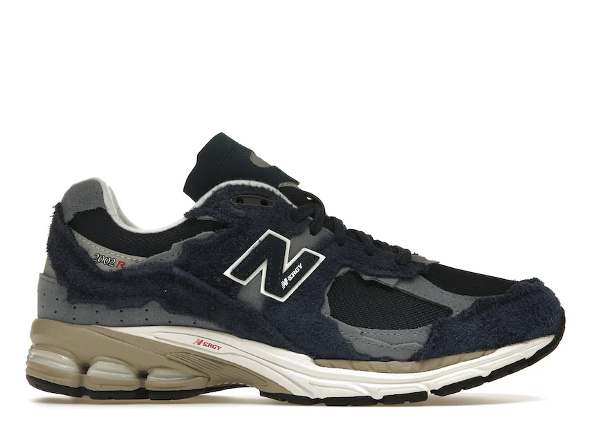 New Balance 2002R Protection Pack en azul marino y gris 0