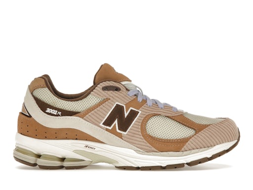 New Balance 2002R SSENSE Exclusivo Pana 0