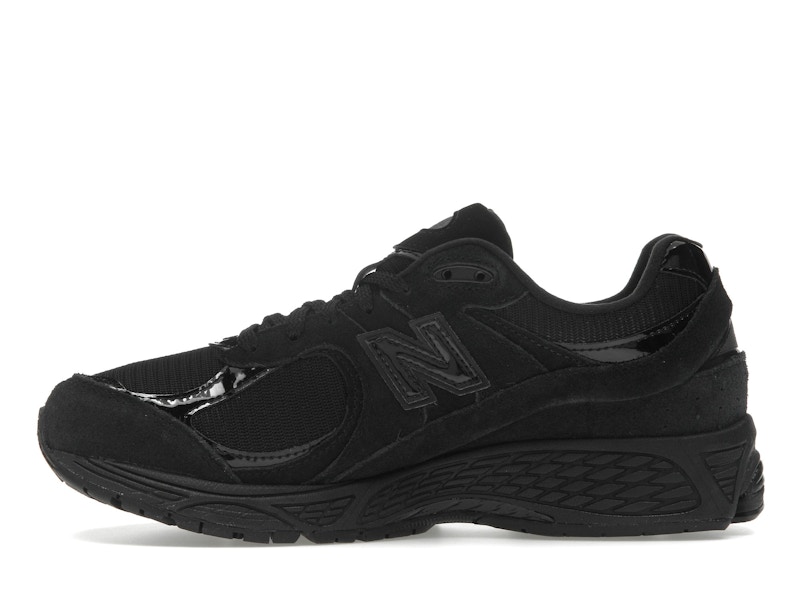 New Balance 2002R Triple Black