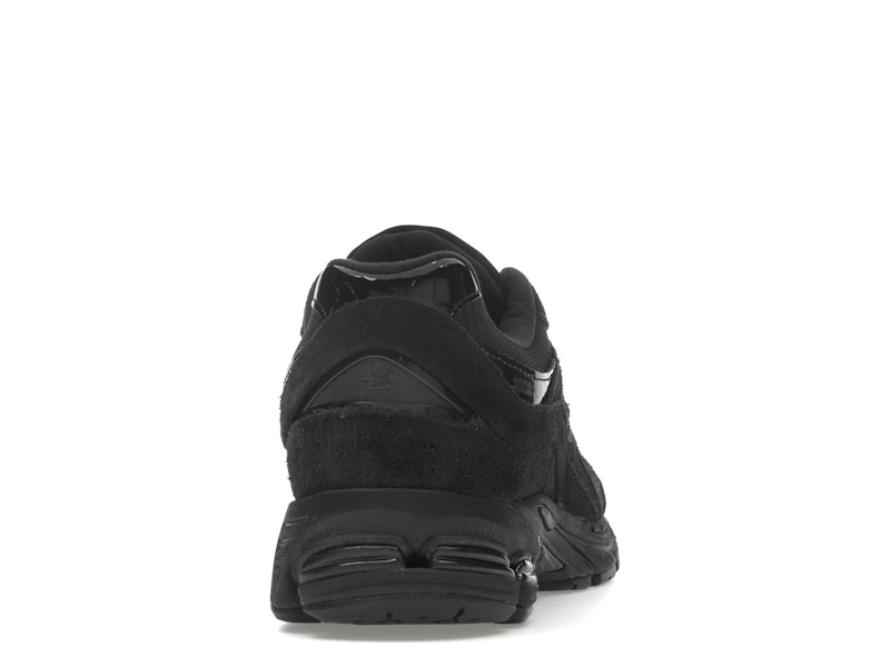 New Balance 2002R Triple Black