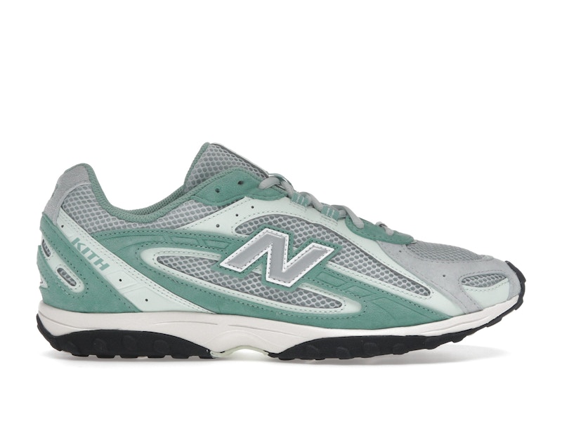 New Balance 2002R 緑 NIKE シュプリーム kith New Balance 2002R 緑 NIKE シュプリーム kith - メルカリ