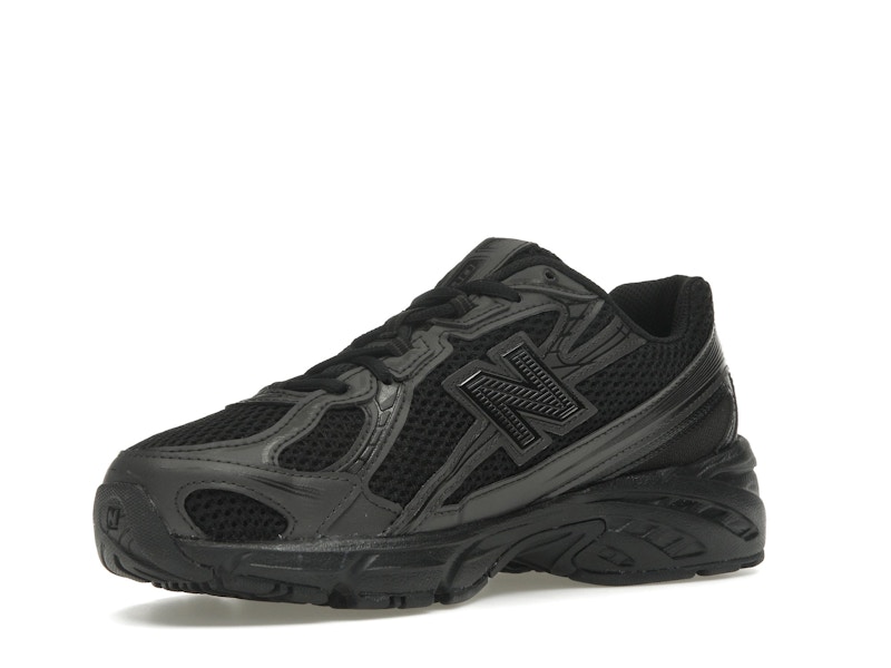 New Balance 740 Triple Black