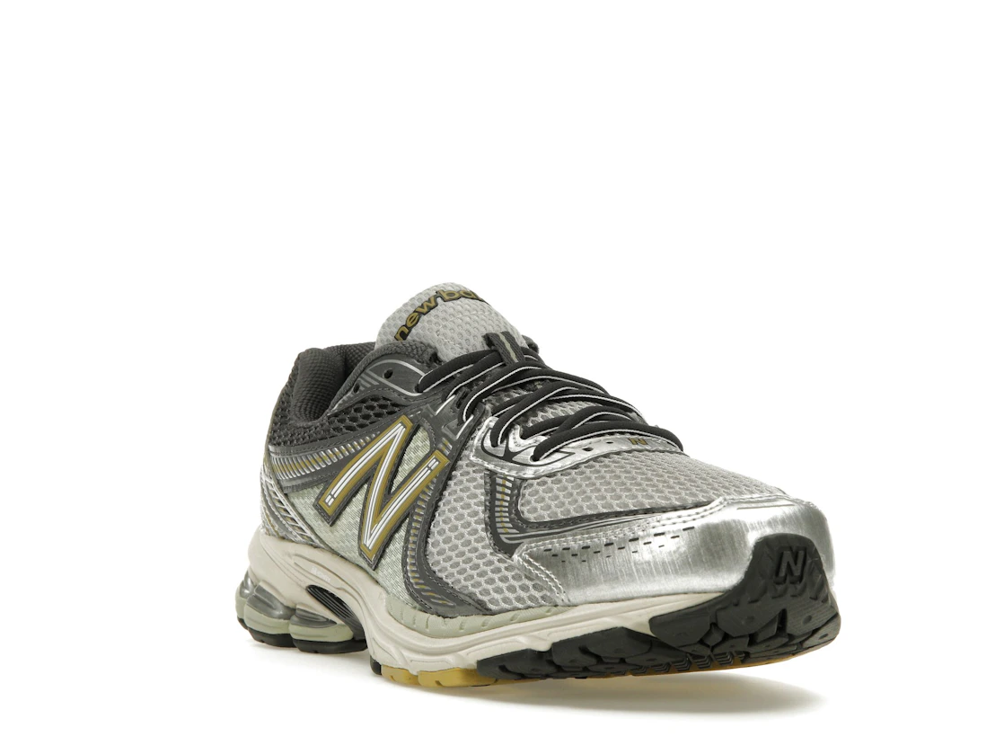 New Balance 860v2 Earth