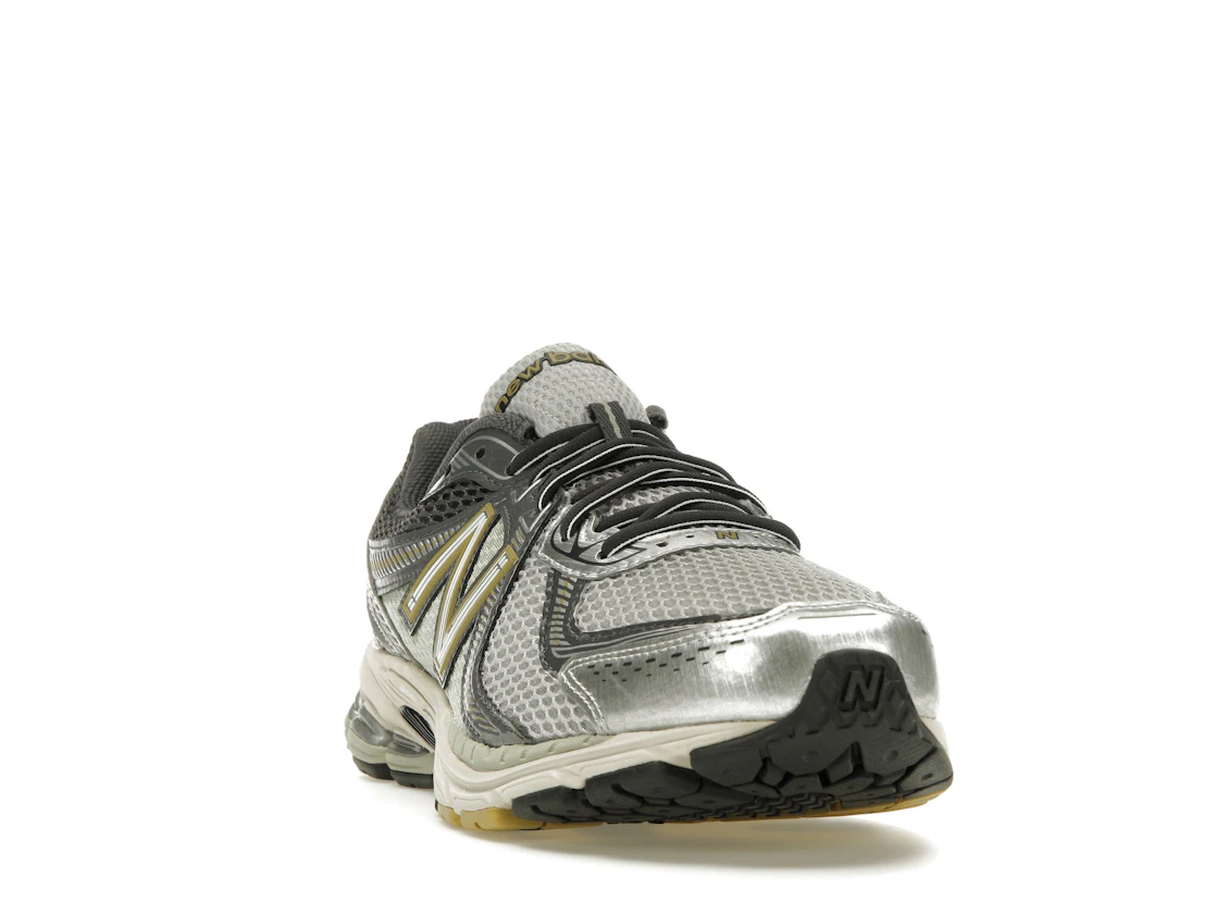 New Balance 860v2 Earth