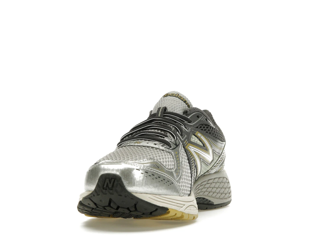 New Balance 860v2 Earth