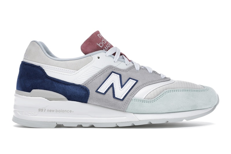 New balance 997 grey suede top