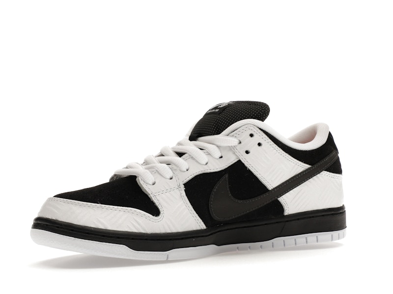 Nike SB Dunk Low TIGHTBOOTH