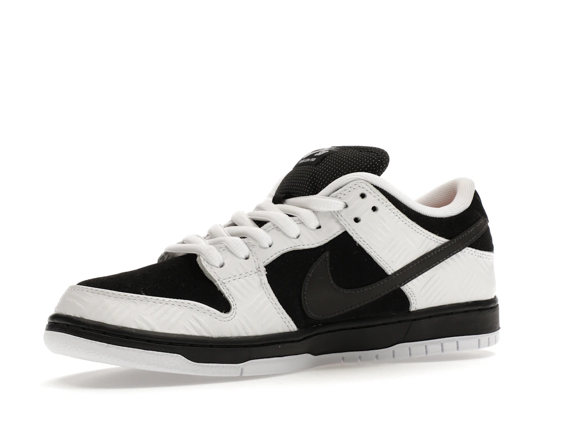 Nike SB Dunk Low TIGHTBOOTH