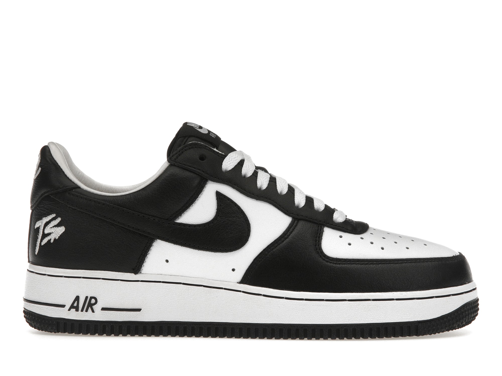 Nike Air Force 1 low qs blackout