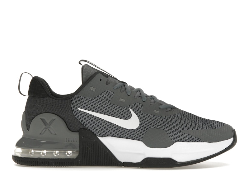 Nike ashin trainers black top
