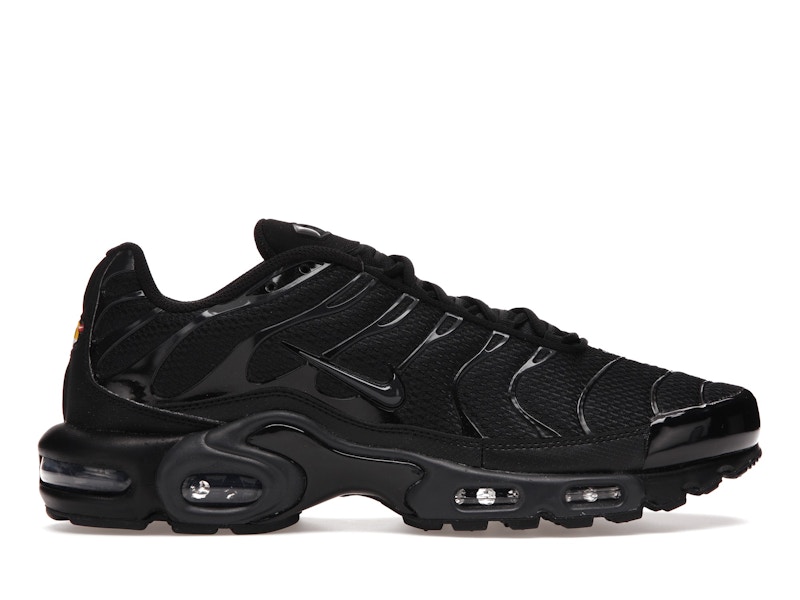 Triple black outlet nike tuned