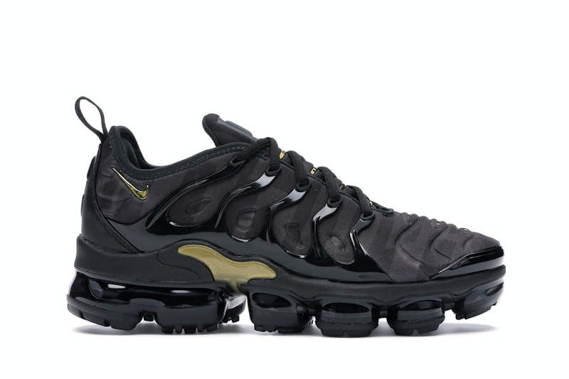 Nike vapormax plus new arrivals black metallic gold