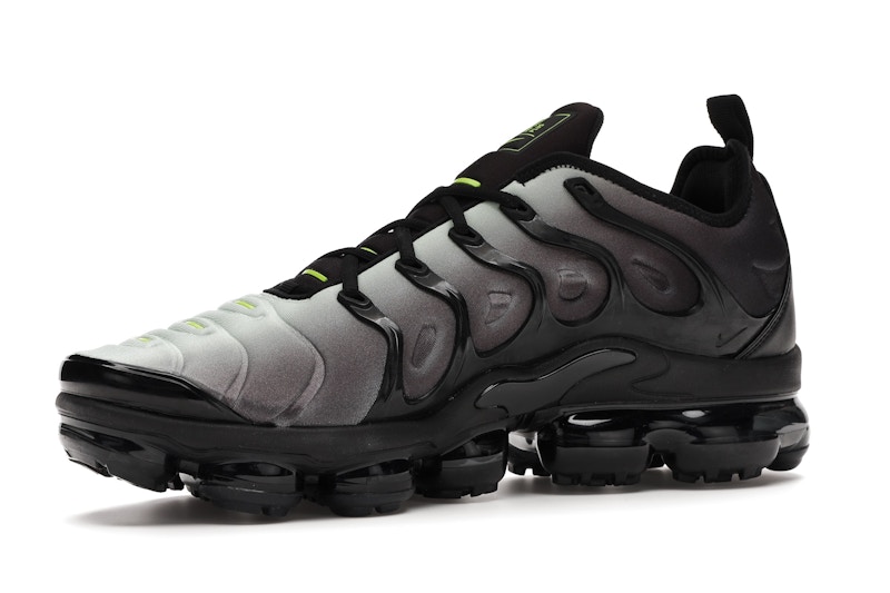 Vapor max plus neon clearance