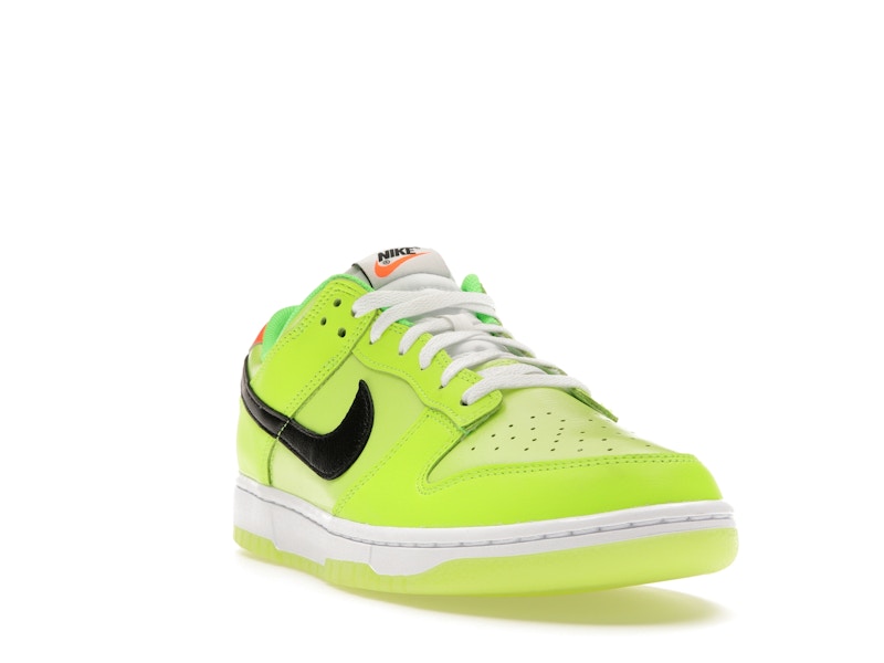 Nike Dunk Low SE Splash Volt