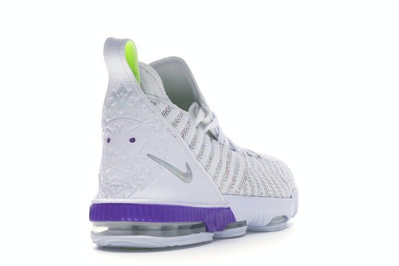 Lebron 18 buzz lightyear gs