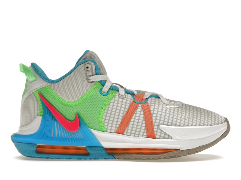 Lebron different color shoes online