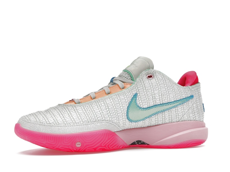 Nike LeBron 20 Time Machine - 360° view 17
