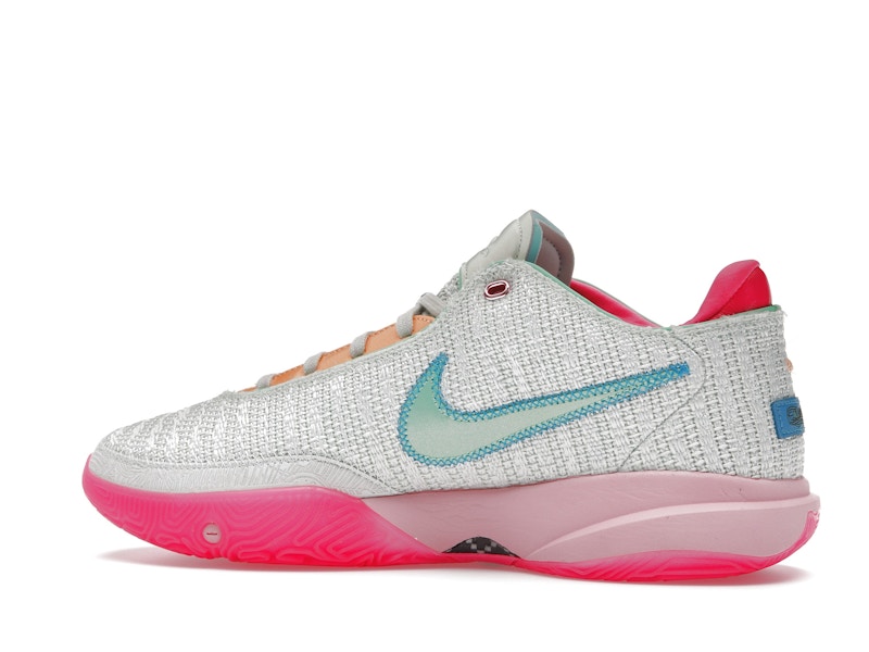 Nike LeBron 20 Time Machine - 360° view 21