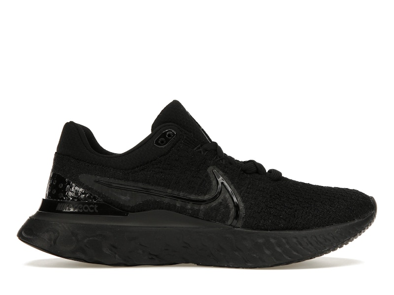 Nike rise react flyknit triple black store