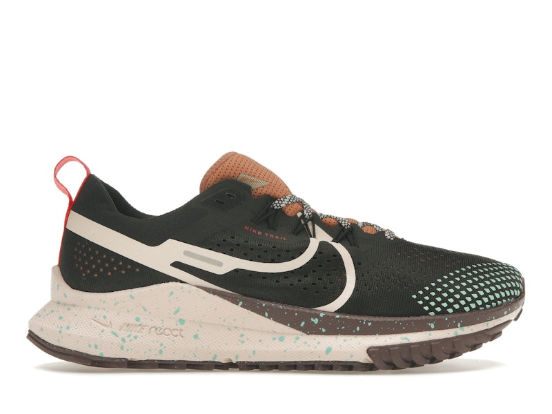 Nike pegasus react top