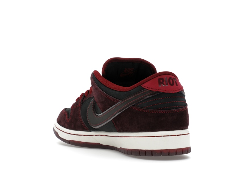 Nike SB Dunk Low Riot Skateshop