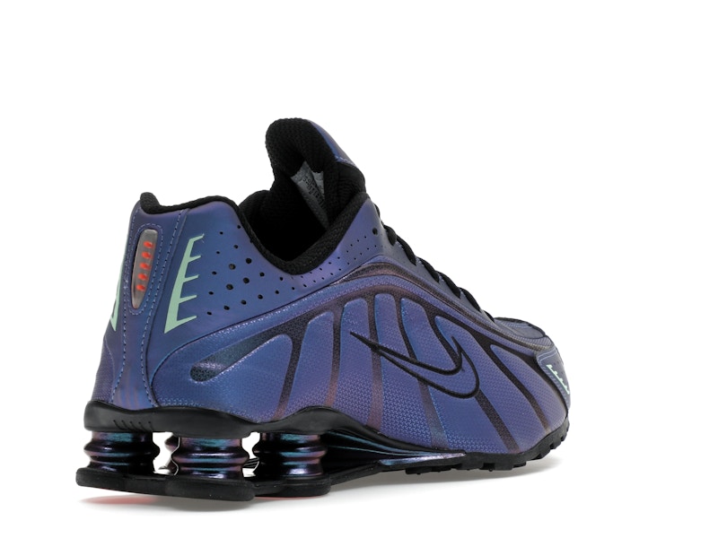 Nike Shox R4 Iridescent - 360° view 32