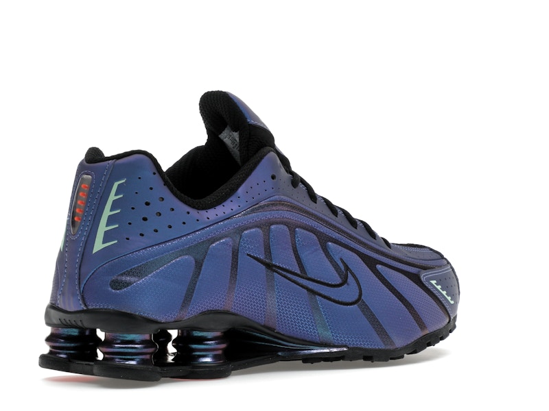 Nike Shox R4 Iridescent - 360° view 33