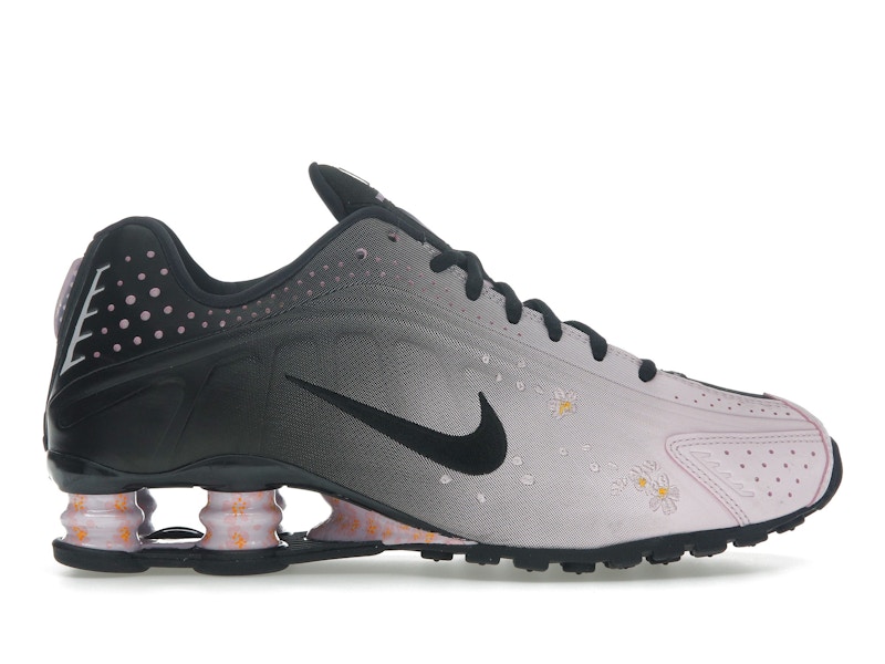 sarasa様用　　Nike Women's Shox R4 レディース24.5 Amazon.com | Nike Women's Shox R4 Trainers, gray, 5.5 | Road
