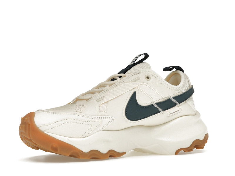 Nike TC 7900 Pale Ivory Gum Light Brown Armory Navy (Women's)