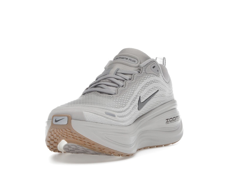 Nike Vomero Plus College Grey Light Iron Ore Gum