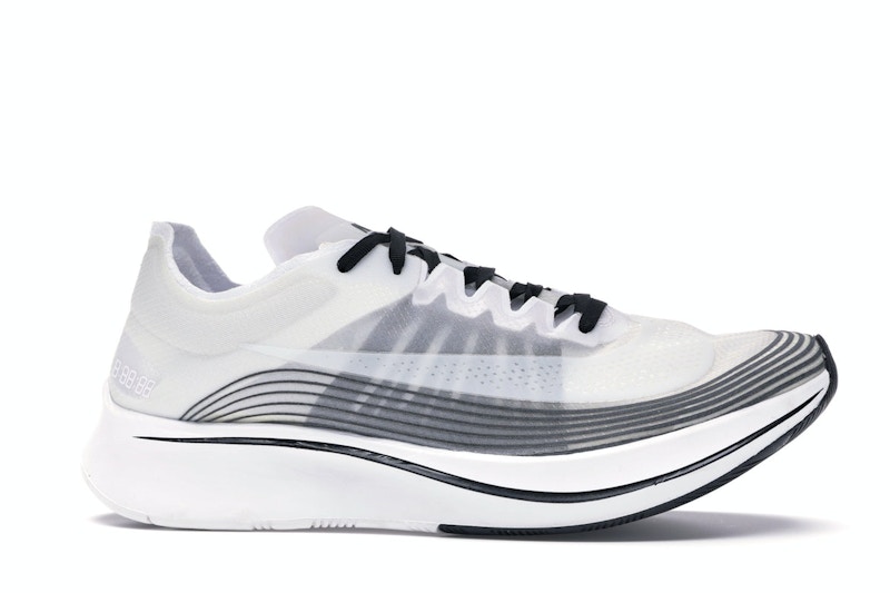 zoom fly black white