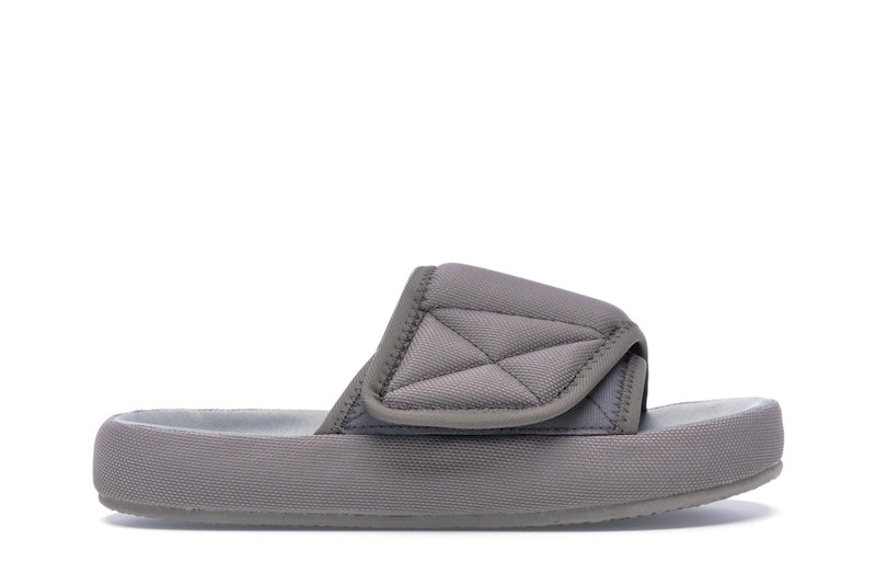 Yeezy slides hot sale supply