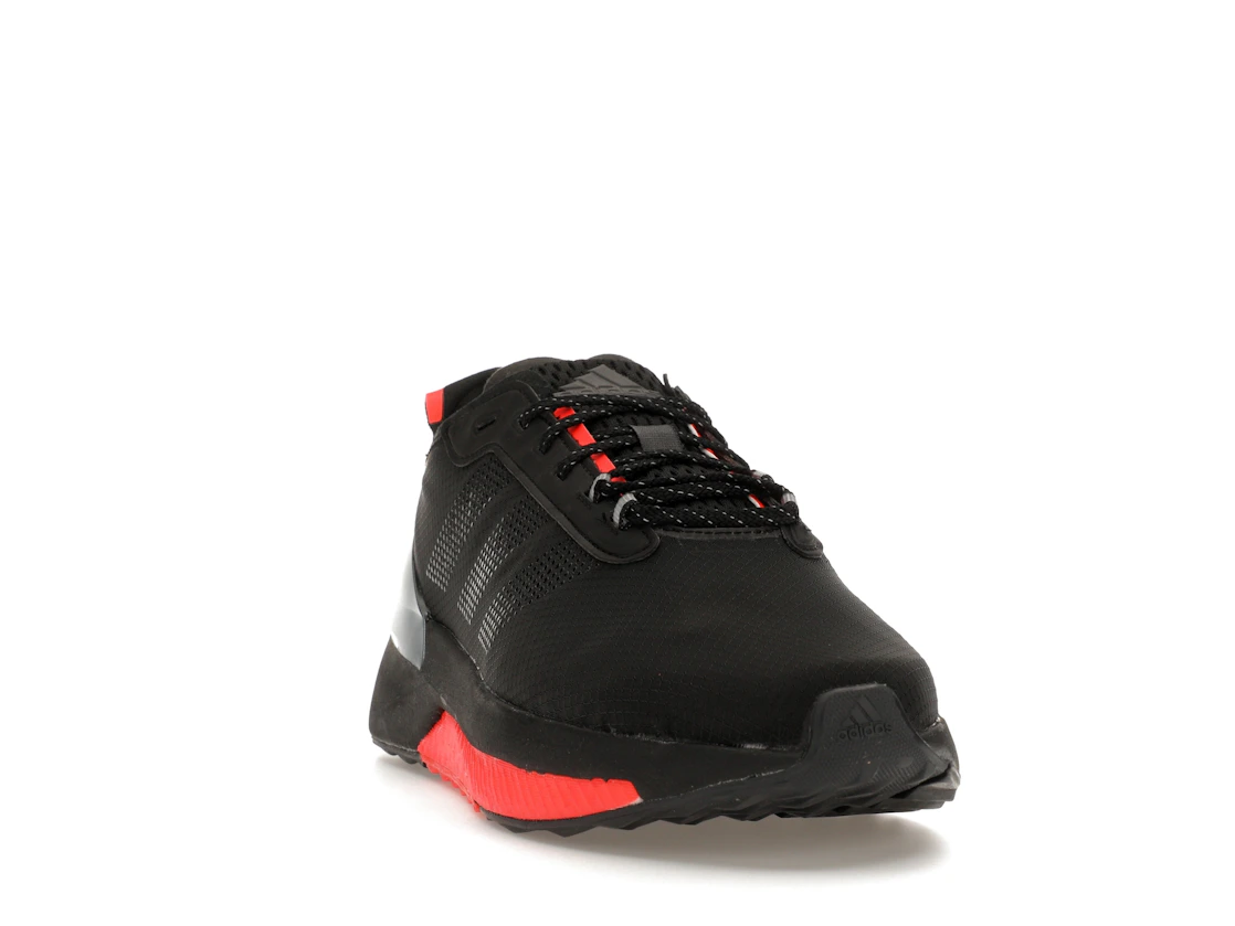 adidas Avryn Core Black Solar Red
