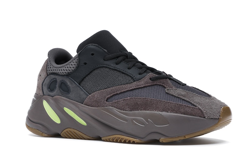 Retail yeezy 700 mauve