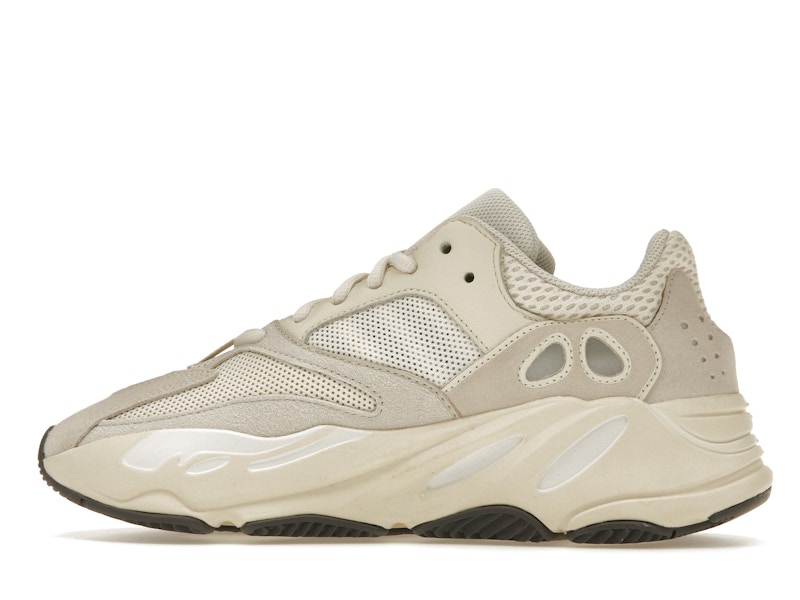 yeezy boost analog 700