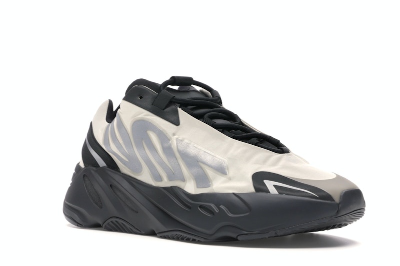 yeezy boost 700 bone