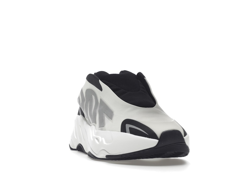 adidas Yeezy Boost 700 MNVN Laceless Analog