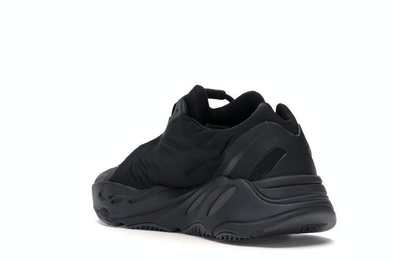 yeezy boost 700 mnvn adults black