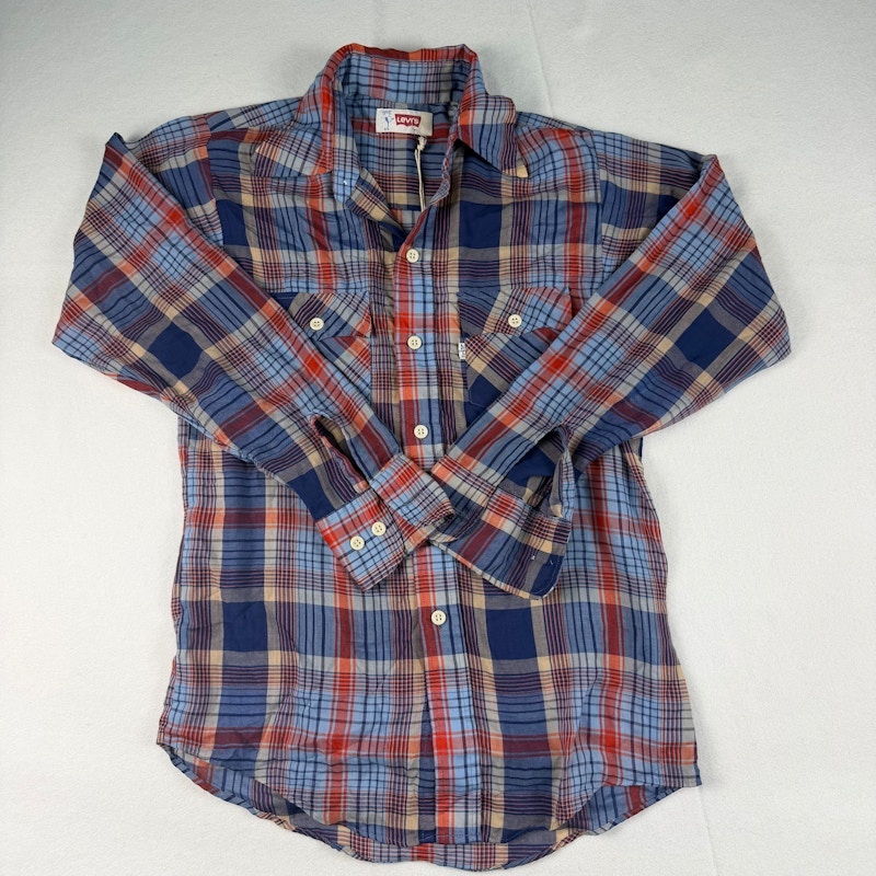Levi's Plaid Long Sleeve Button Down Shirt