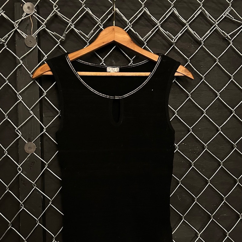 90’s XOXO Sleeveless Keyhole Top Black