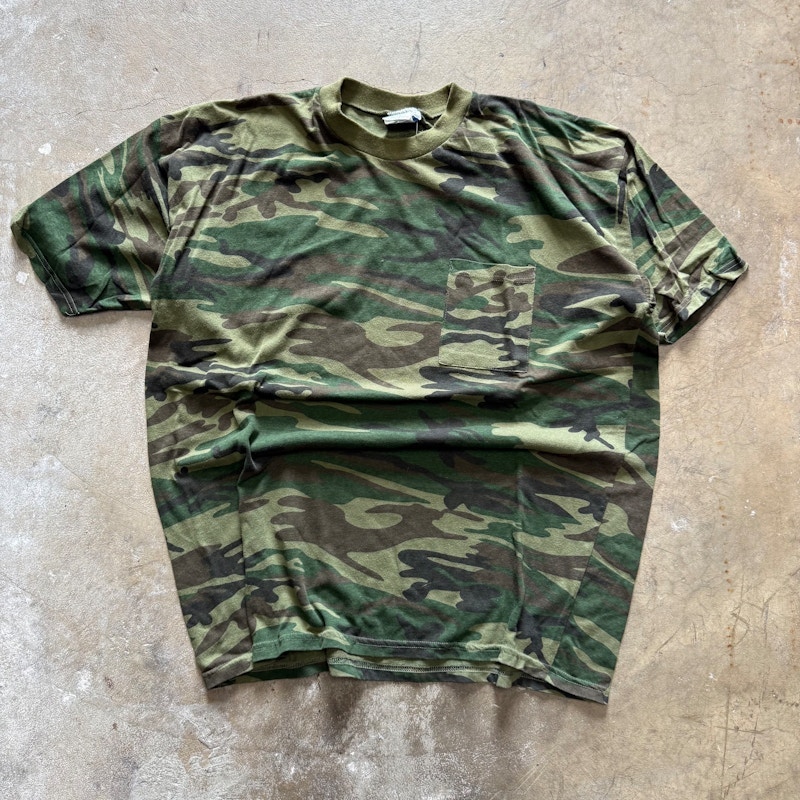 Vintage 90’s Camouflage Pocket T-Shirt