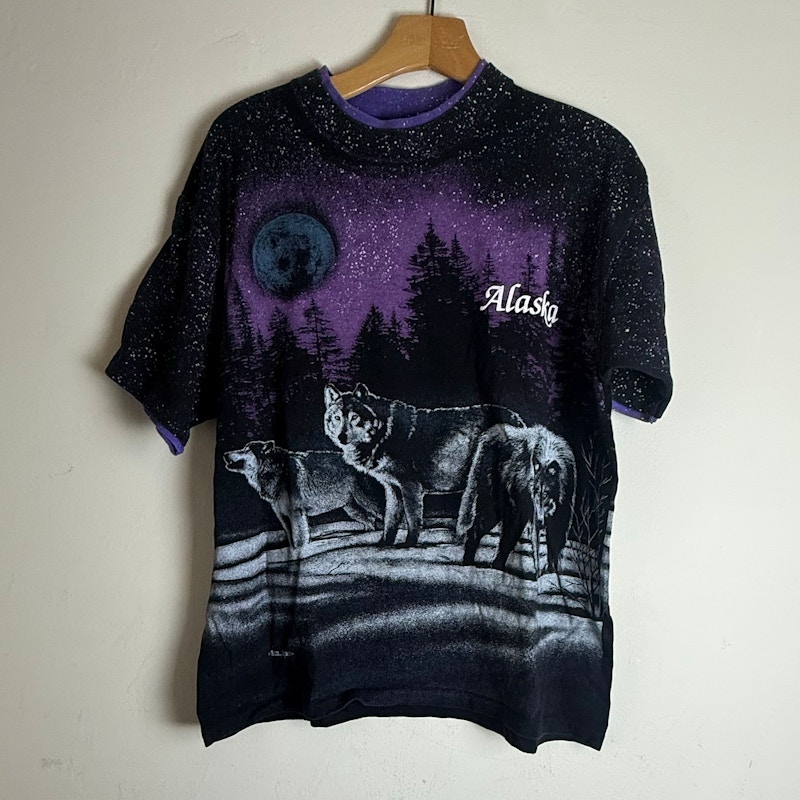 Alaska Wolf Graphic T-Shirt Black Purple