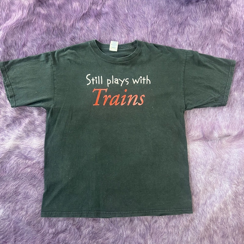 Gildan Still Plays With Trains Graphic T-Shirt Black